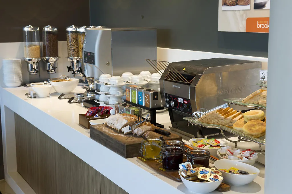 Novotel Brisbane Airport 4*,