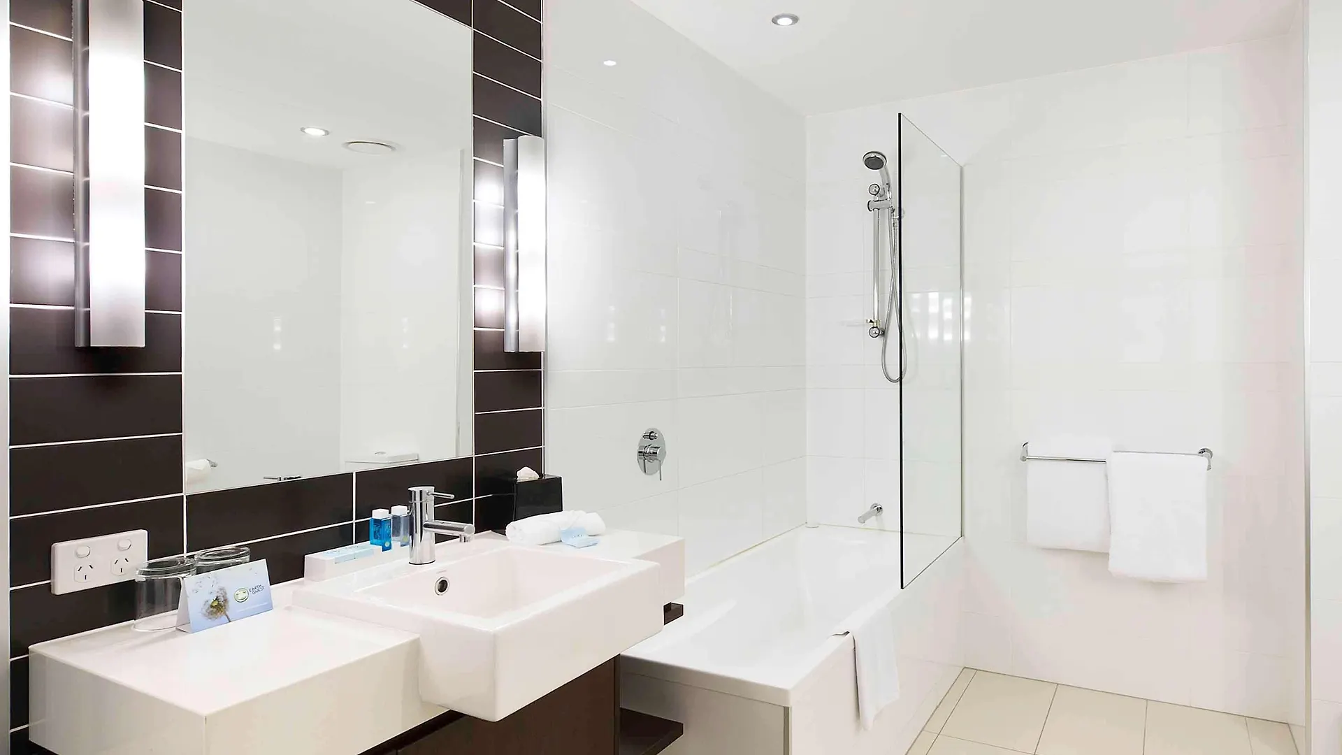 Novotel Brisbane Airport 4*,