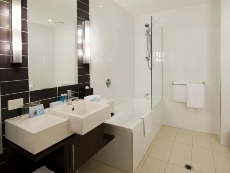 Novotel Brisbane Airport 4*,